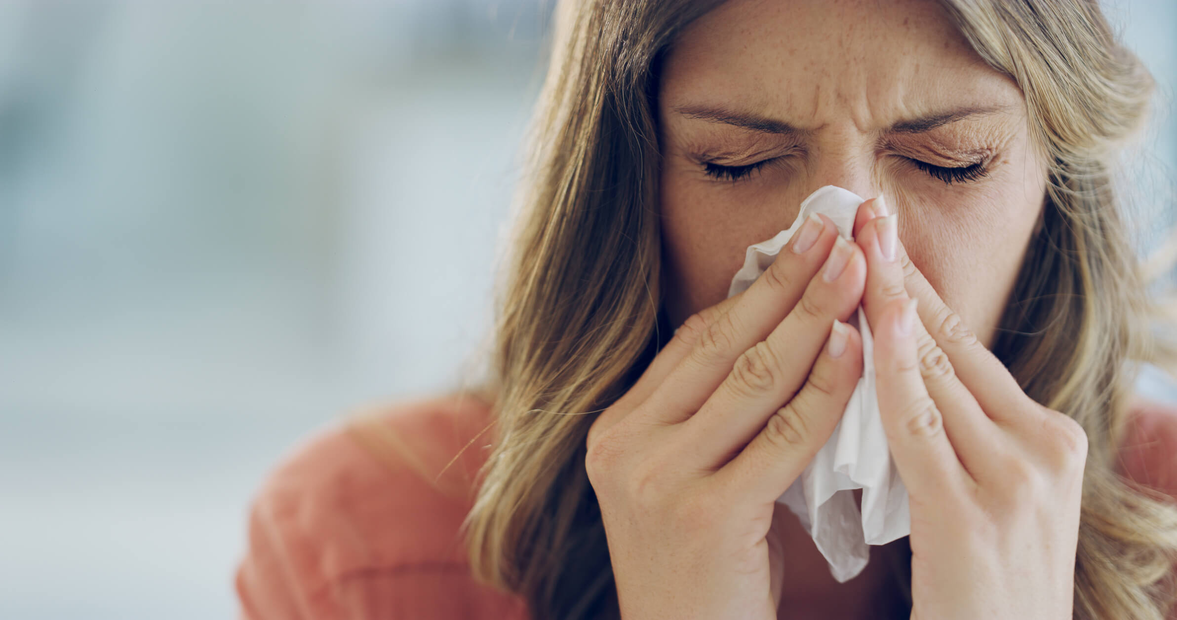 Un médecin dévoile comment se laver le nez pour éviter les rhumes