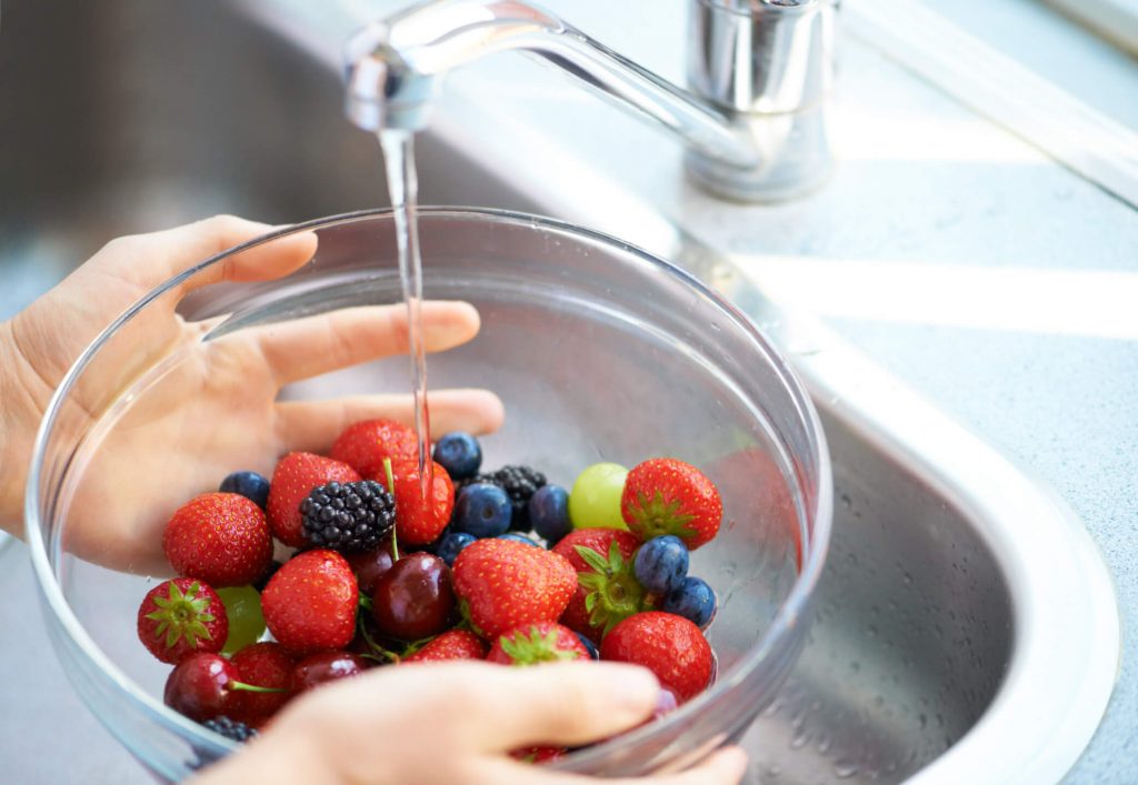 laver fruits et legumes pour eviter intoxication alimentaire
