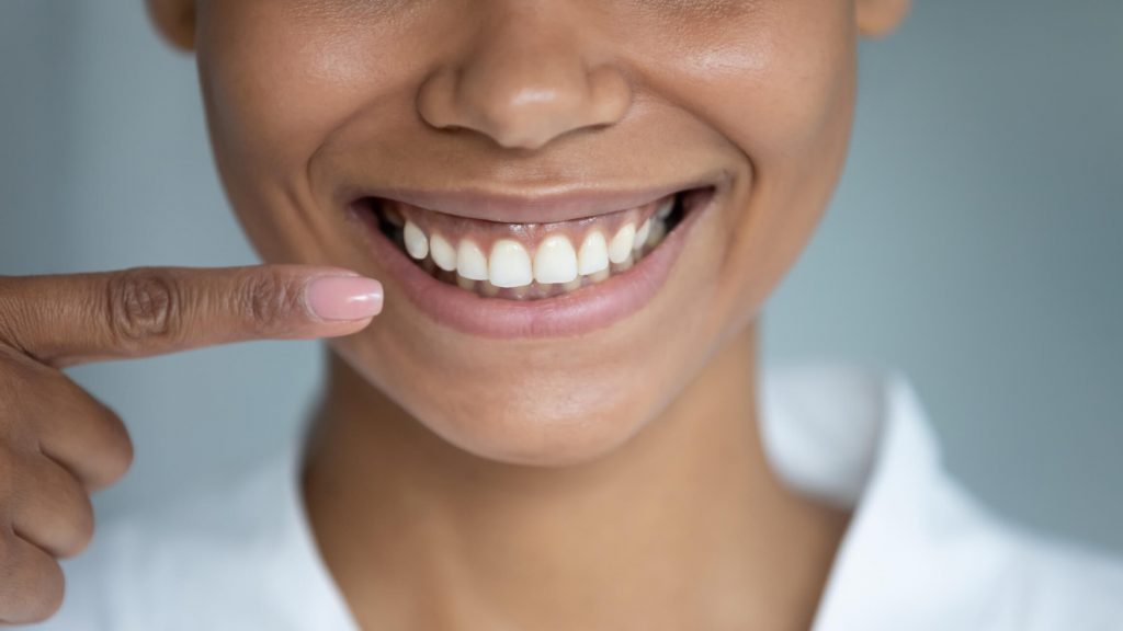 Gencives blanches quelles sont les causes et comment se soigner