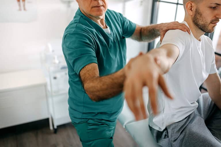 Douleur au biceps quand je lève le bras et si c’était une tendinite