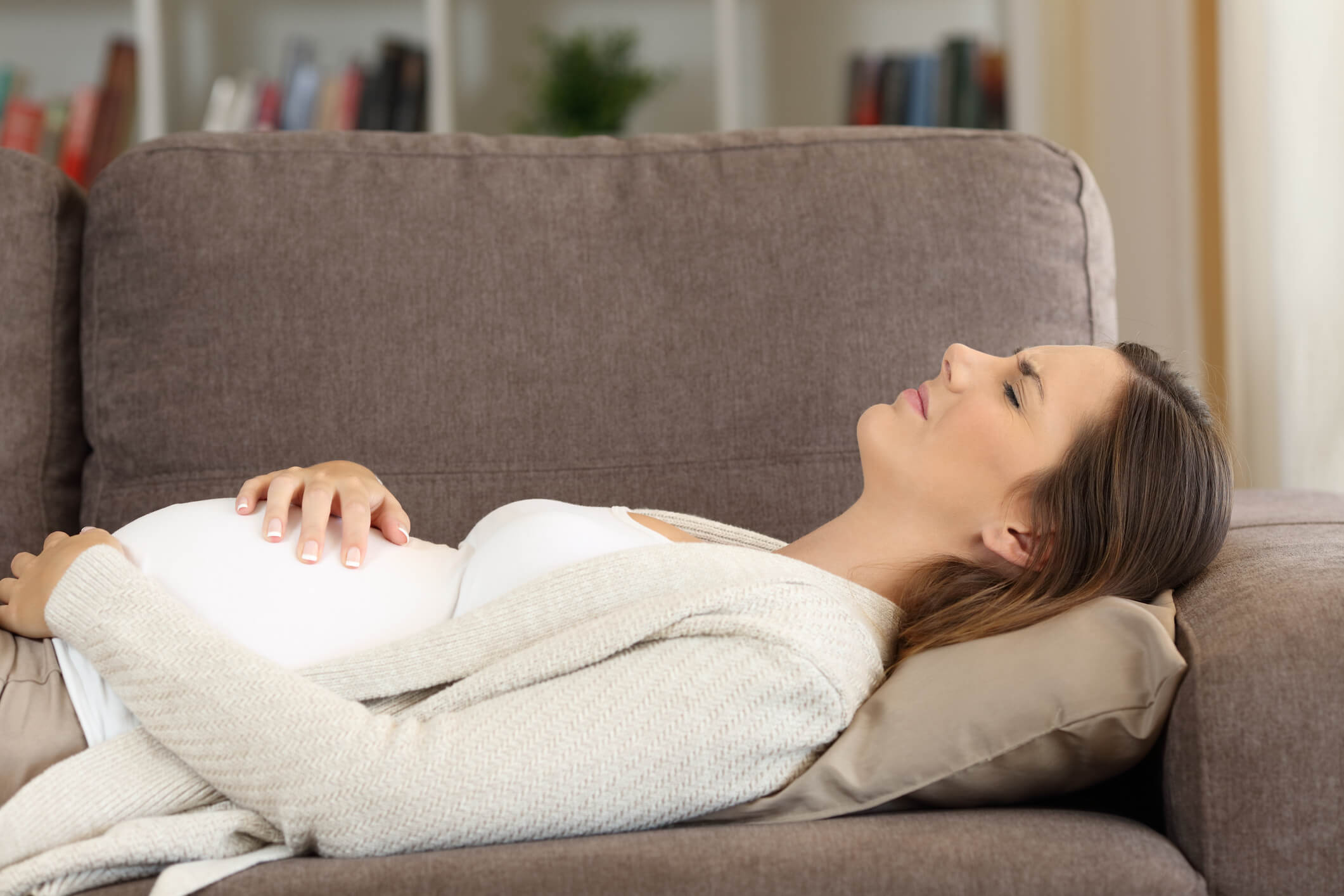 Elle va aux urgences pour des problèmes intestinaux, elle était en fait  enceinte de 6 mois