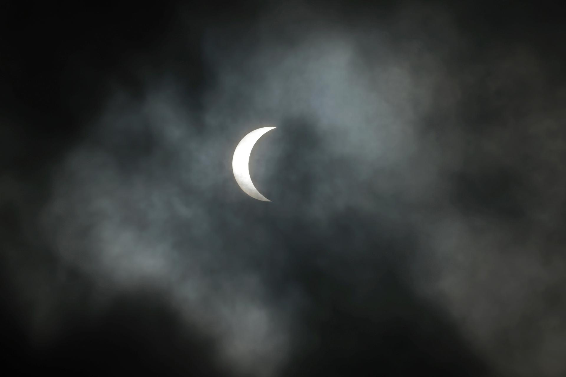 Éclipse solaire partielle : la Lune masque une partie du disque solaire